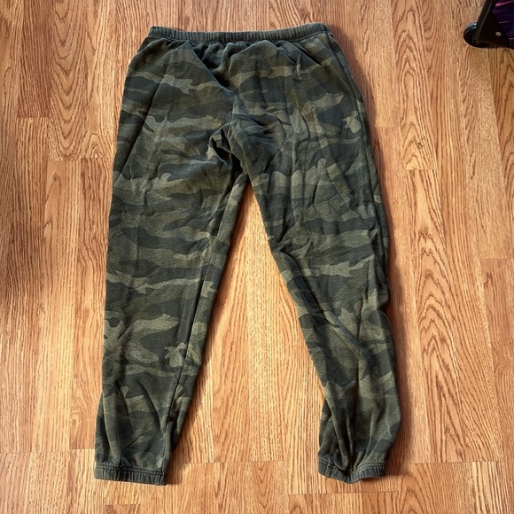 Aeropostale Camo Cinched Sweatpants - Picture 3 of 3